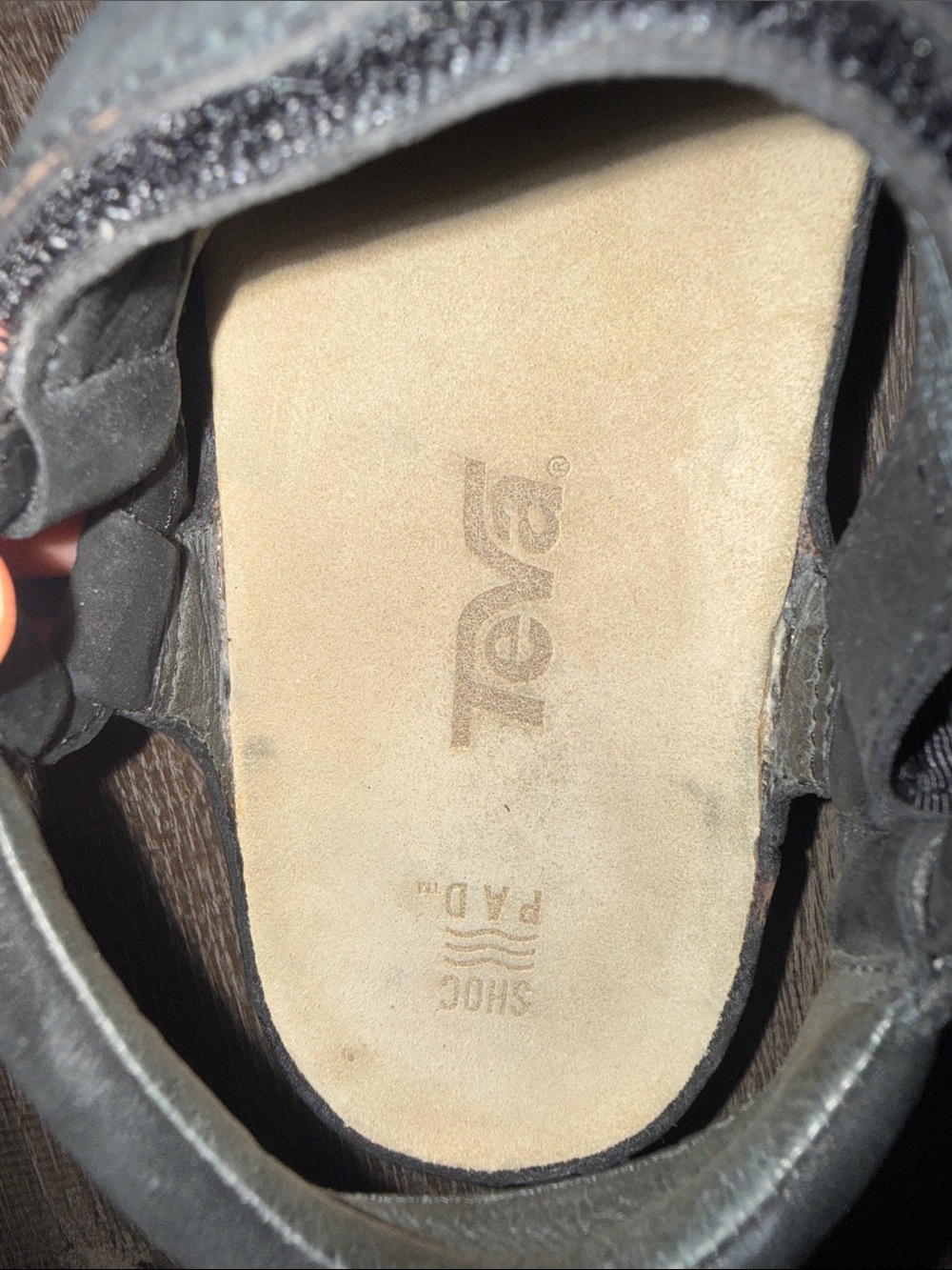 Teva Women's Black Open-Toe Hook and Loop Sandal sz 10 vintage suede w/ shoe pad - Picture 5 of 6